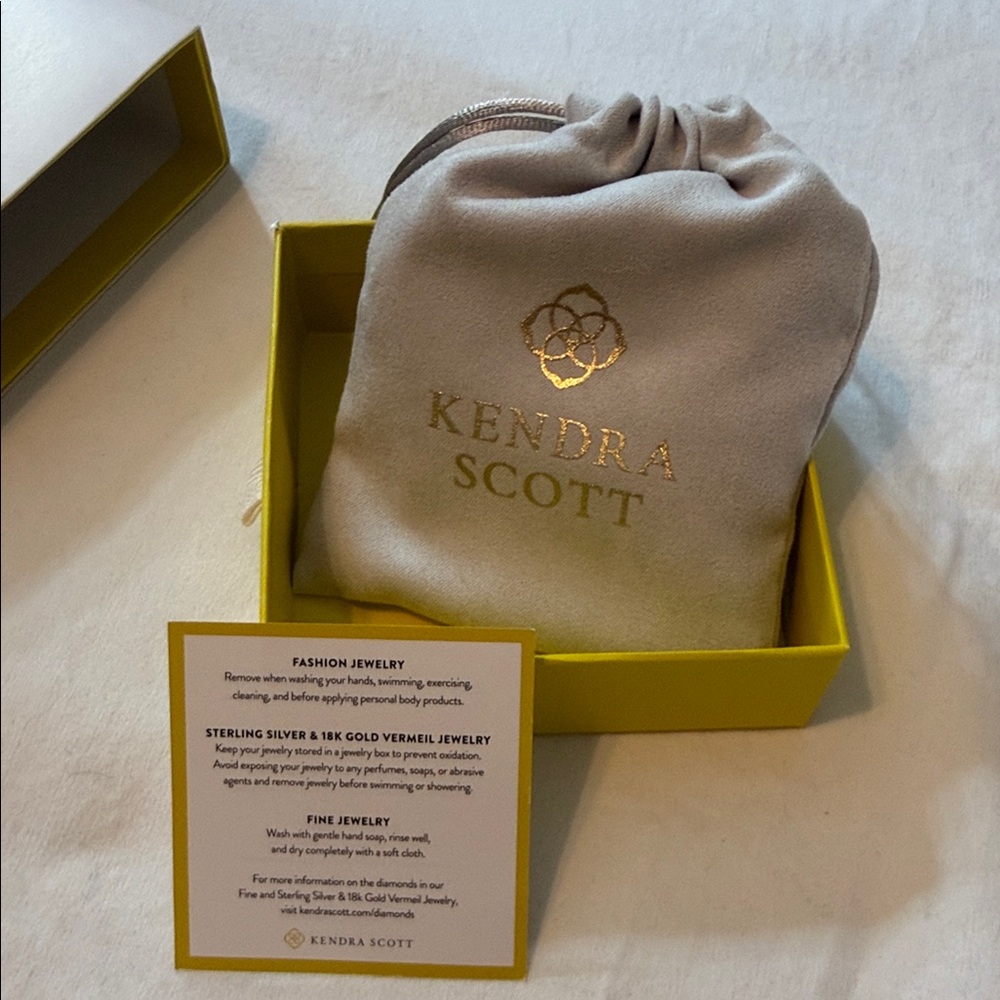 Kendra Scott Gold Filigree Drop Earrings R14A - Picture 6 of 11